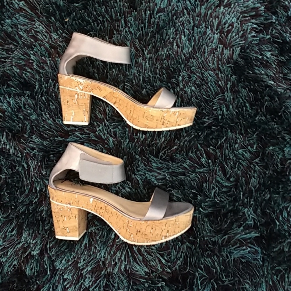 Heels - Picture 2 of 3